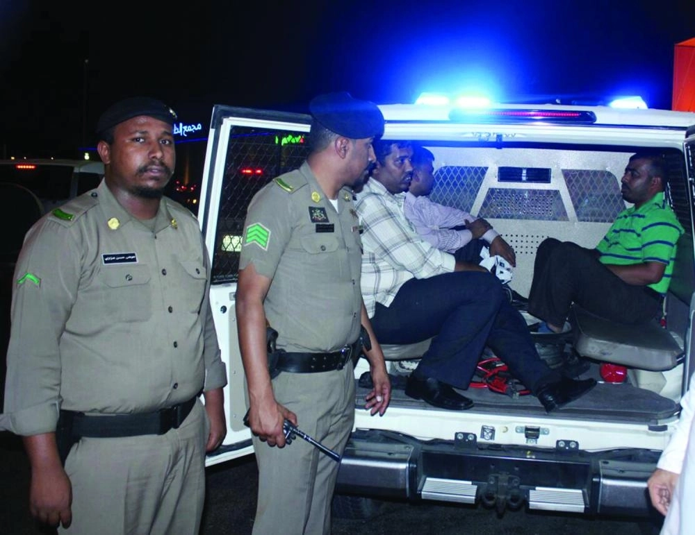 






عدد من المخالفين خلال ضبطهم                  (مكة)