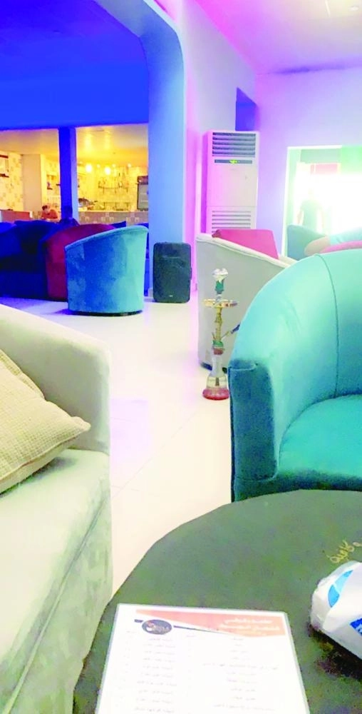 






أحد المطاعم التي تقدم المعسلات في جدة       (مكة)