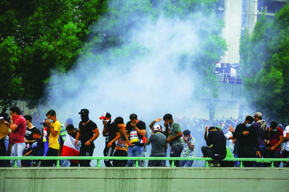 25 October 2019, Iraq, Baghdad: Tear gas is fired on protesters during clashes with police forces, following an anti-government demonstration against the provision of jobs and the alleged government corruption. Photo: Ameer Al Mohammedaw/dpa