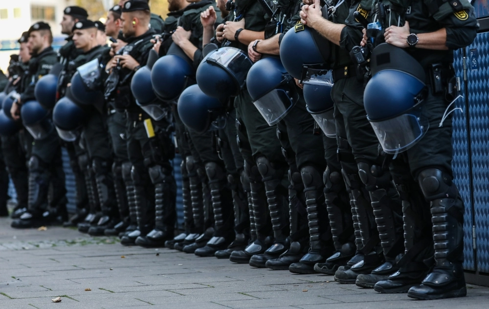 قوات أوروبية تواجه المتعاطفين مع الأكراد (د ب أ)