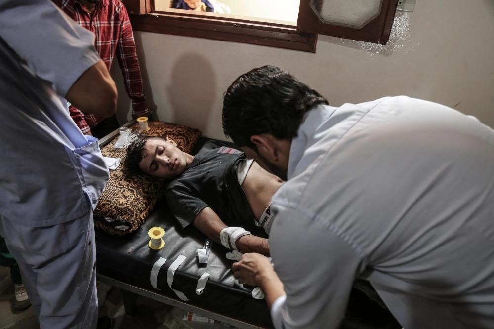 واحد من مئات المصابين في الغزو التركي (د ب أ)