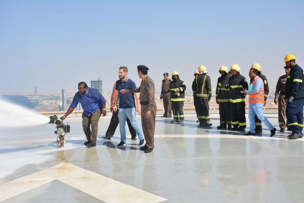 



من حملة الكشف على المباني العالية (مكة)