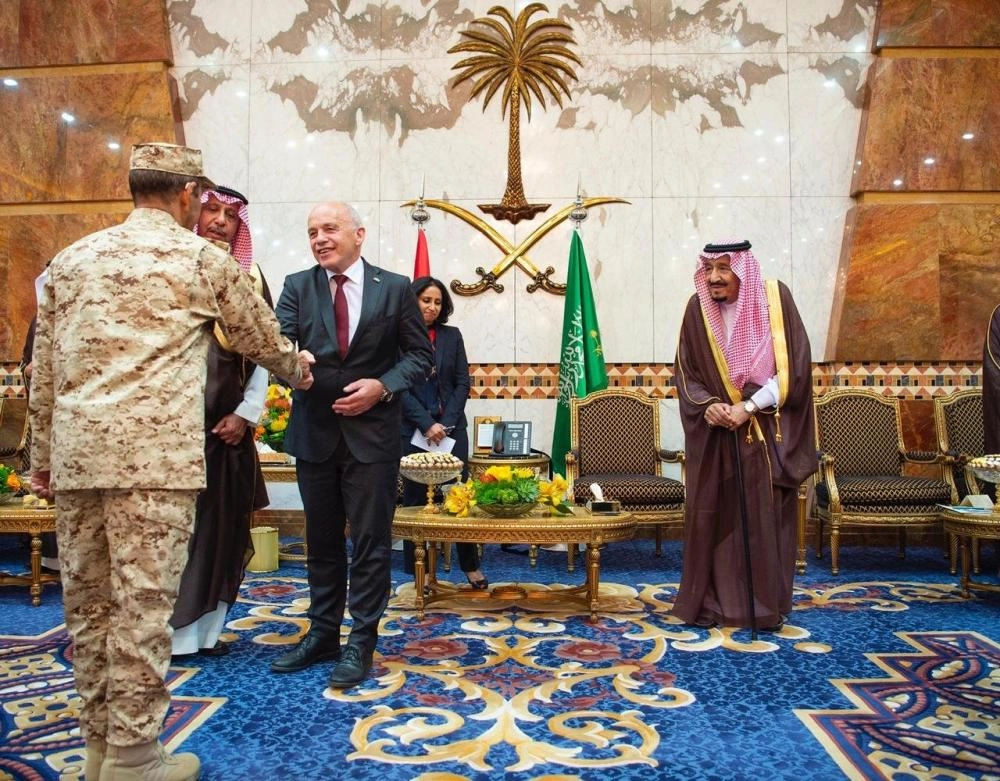 خادم الحرمين خلال استقباله رئيس الاتحاد السويسري (واس)