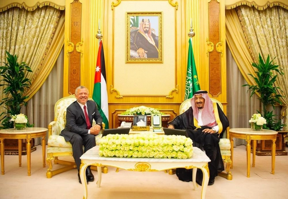 خادم الحرمين الشريفين لدى استقباله ملك المملكة الأردنية الهاشمية (واس)