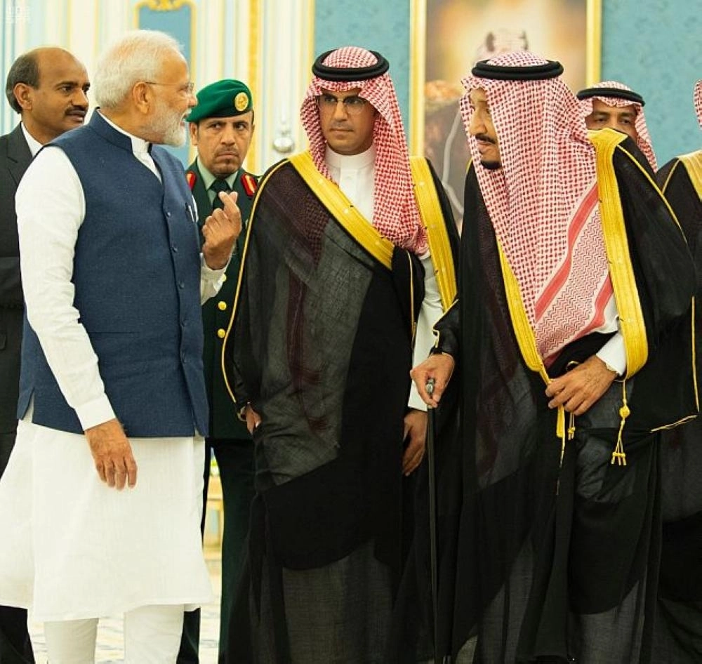 خادم الحرمين الشريفين يستقبل دولة رئيس وزراء جمهورية الهند ويقيم مأدبة غداء تكريماً له (واس)