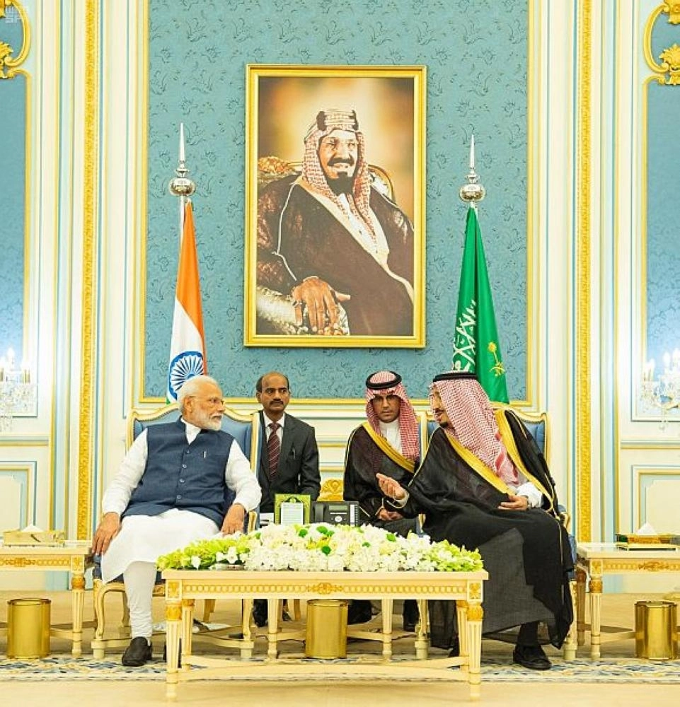 خادم الحرمين الشريفين يستقبل دولة رئيس وزراء جمهورية الهند ويقيم مأدبة غداء تكريماً له (واس)