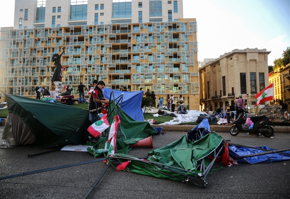 خيام اقتلعها مناصرو حزب الله (د ب أ)