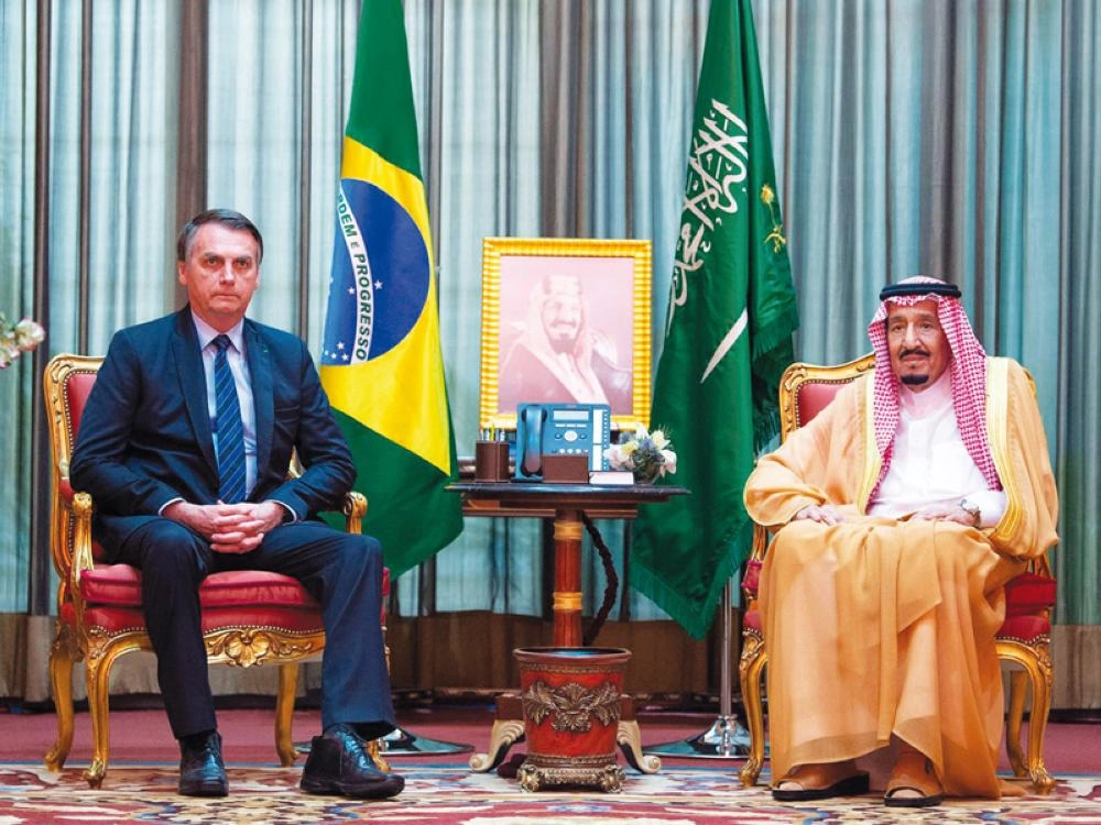 الملك سلمان وجايير بولسونارو يشهدان تبادل الاتفاقيات أمس  (واس)