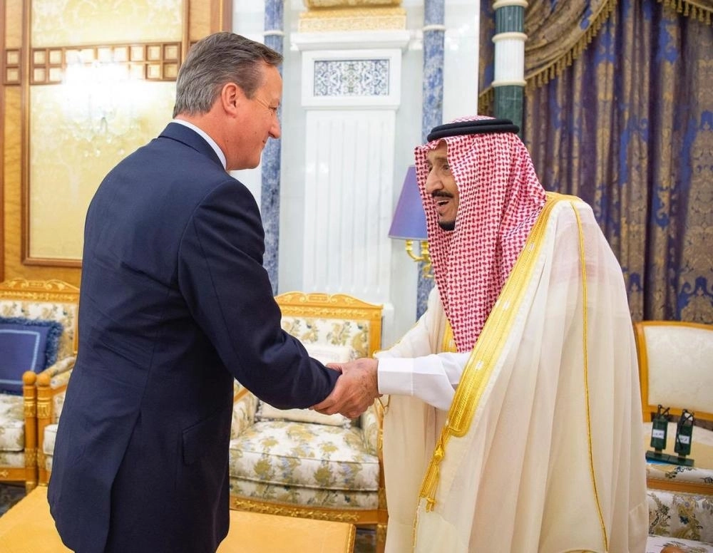 خادم الحرمين الشريفين يستقبل وزير الخارجية البريطاني الأسبق ديفيد كاميرون
(واس)