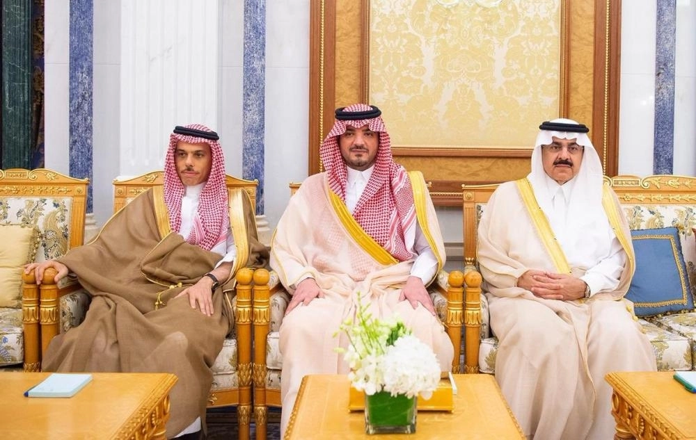 خادم الحرمين الشريفين يستقبل وزير الخارجية البريطاني الأسبق ديفيد كاميرون
(واس)