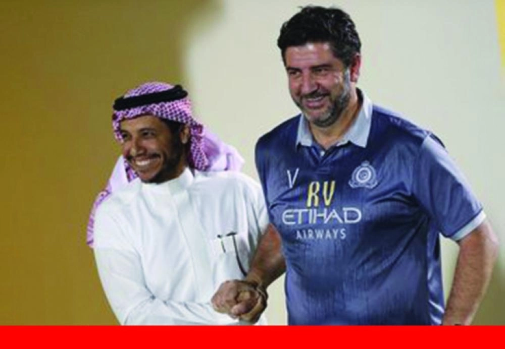 






ابتسامة رضا تجمع فيتوريا ورئيس النصر                          (إعلامي النصر)