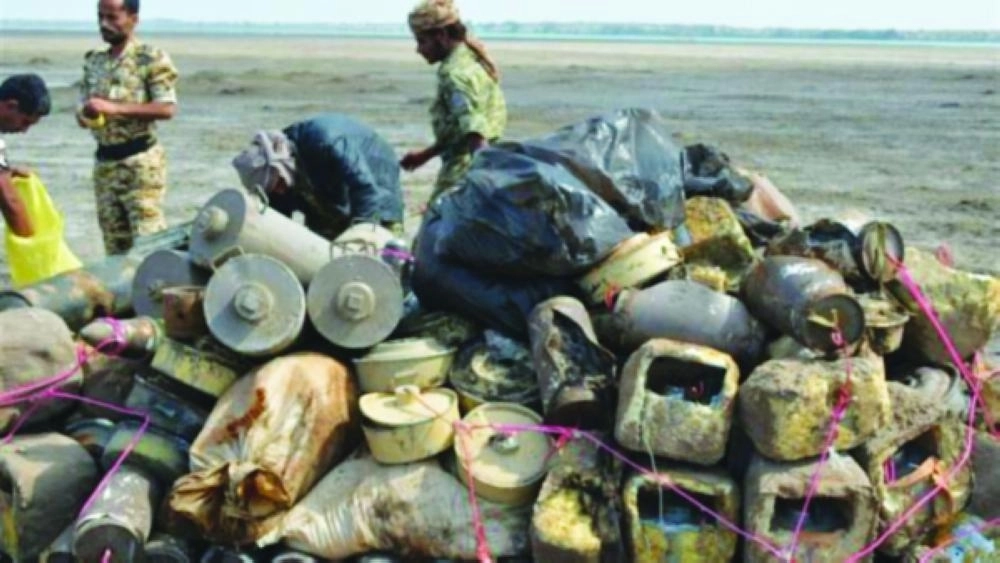 



ألغام انتزعتها القوات المشتركة من الحديدة                          (مكة)