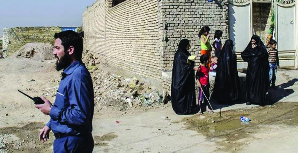 






مساكن إيرانية تفتقر إلى الخدمات الآدمية                   (مكة)