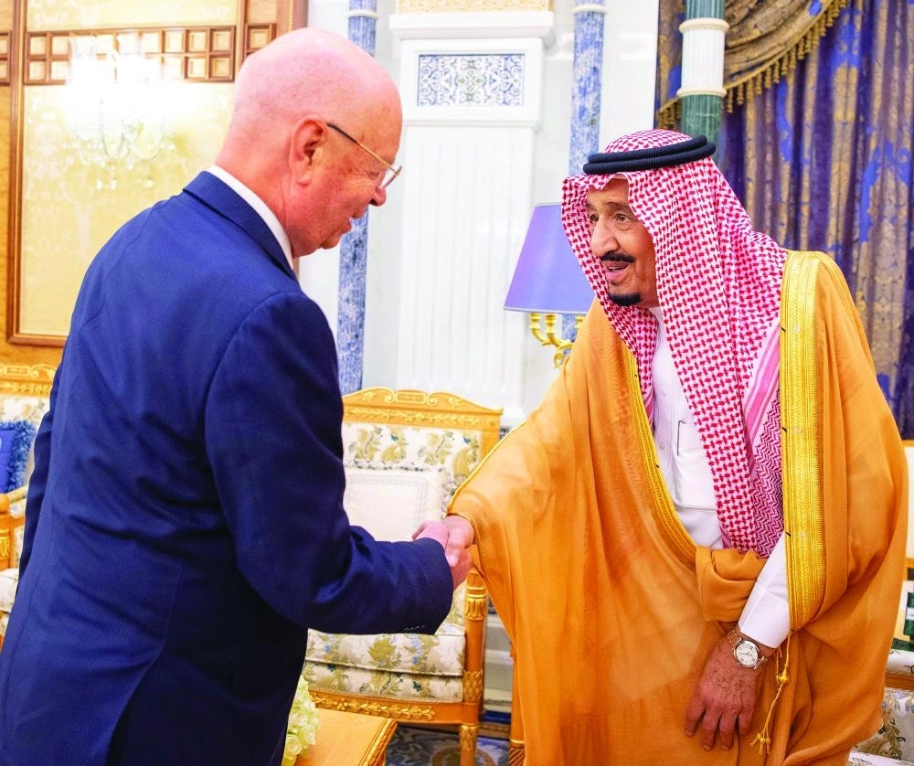 الملك سلمان مستقبلا كلاوس شواب   (واس)