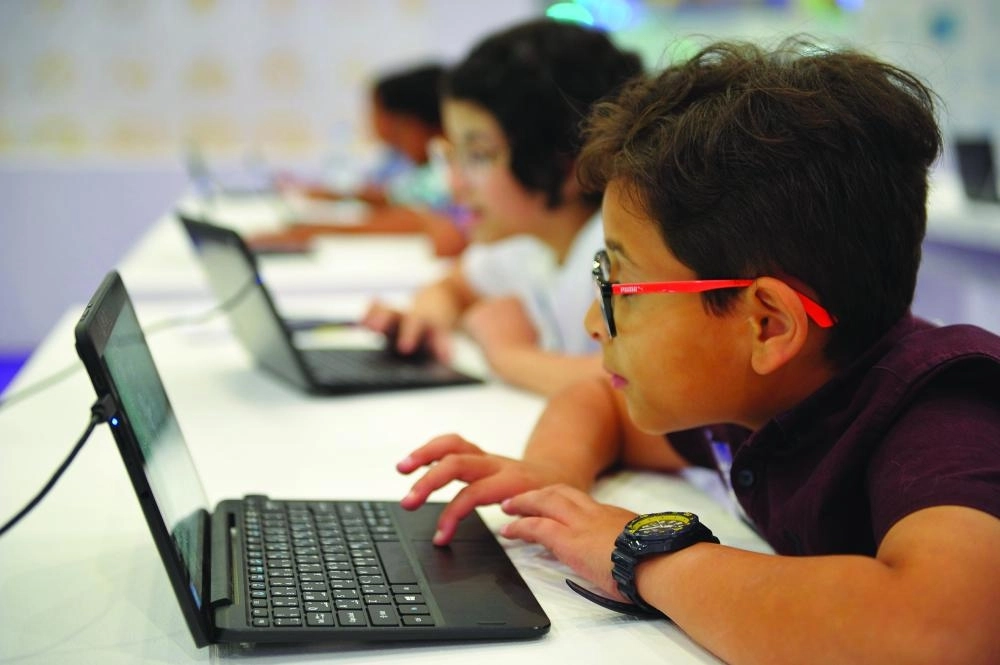 






أطفال في ركن المنتج الصغير                       (مكة)