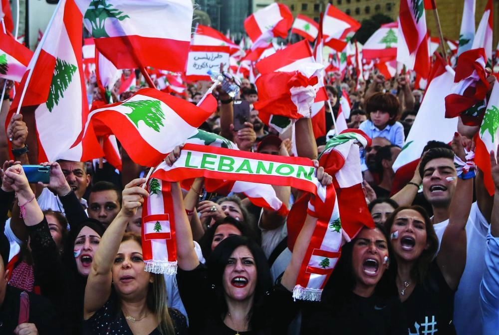 مظاهرات لبنان قفزت للواجهة (د ب أ)