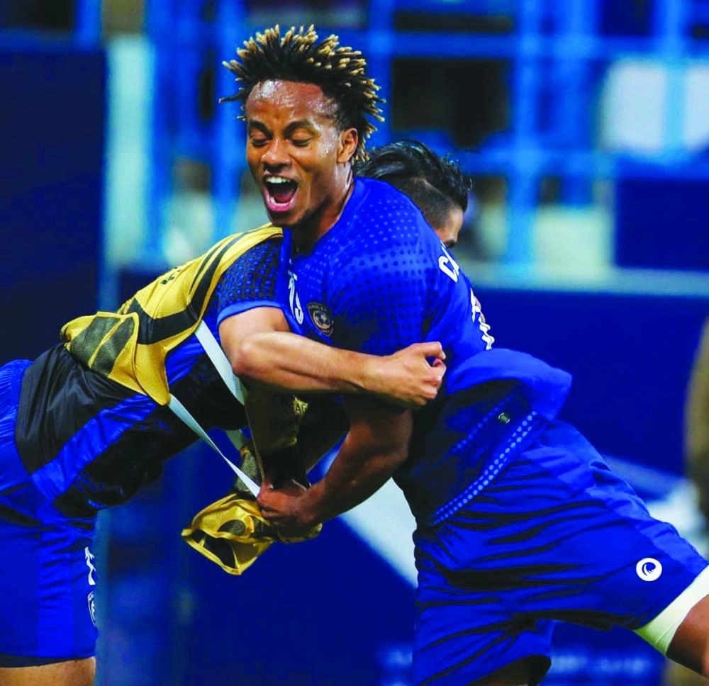 






فرحة كاريلو بهدفه في أوراوا الياباني أمس                           (ياسر بخش)