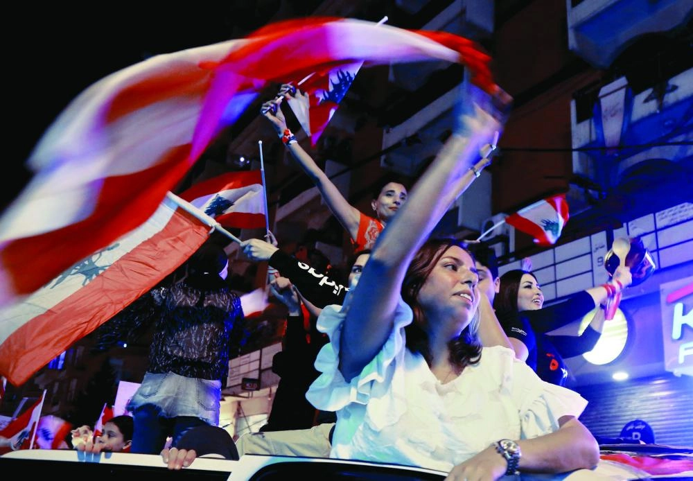 المحتجون يواصلون اعتصامهم (د ب أ)