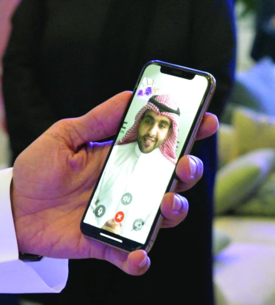 من تدشين الخدمة أمس (مكة)