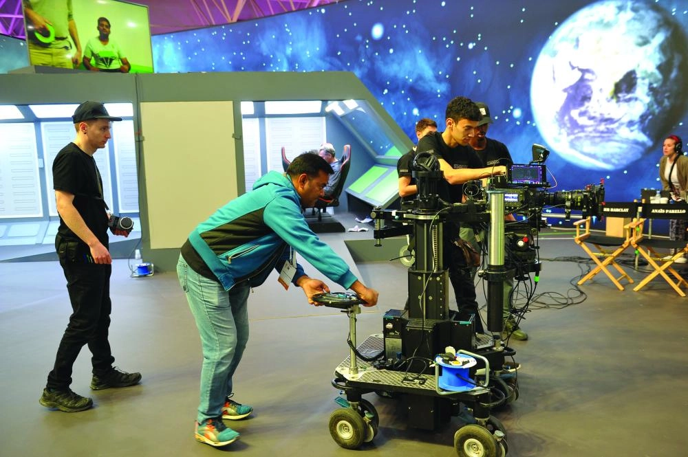 فريق فني يمارس عمله (مكة)