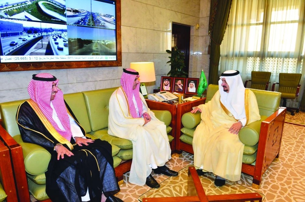 فيصل بن بندر خلال استقباله تركي الجعويني                                                            (مكة)  