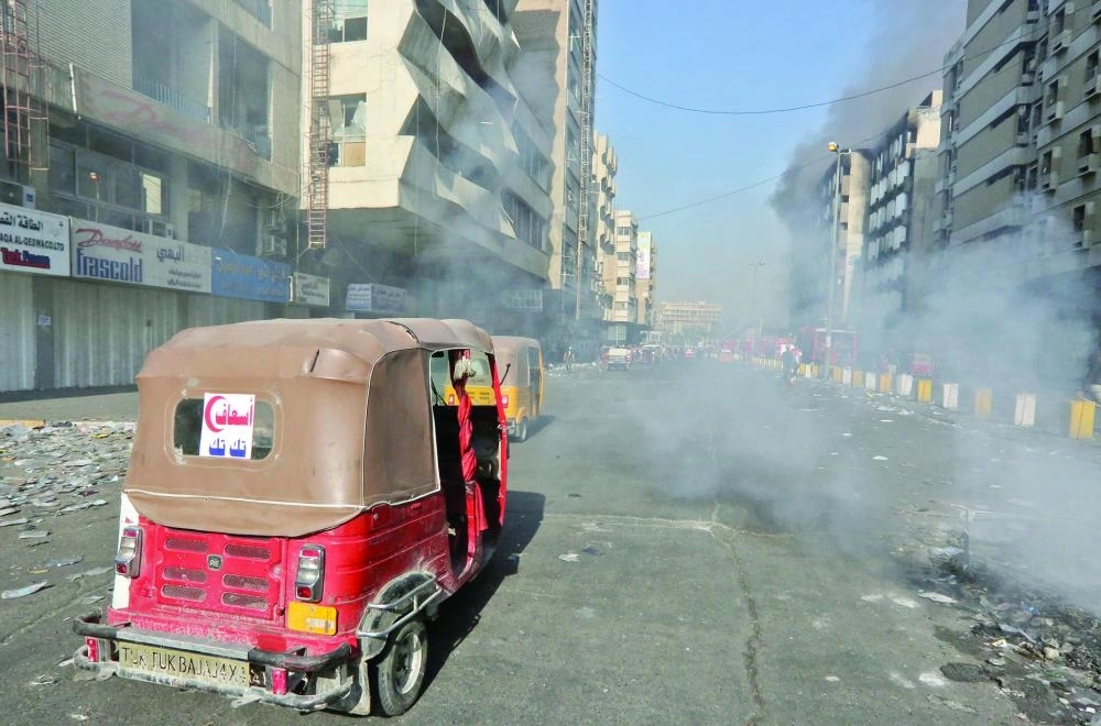 تظاهرة أمام وزارة المالية العراقية    (أ ف ب)