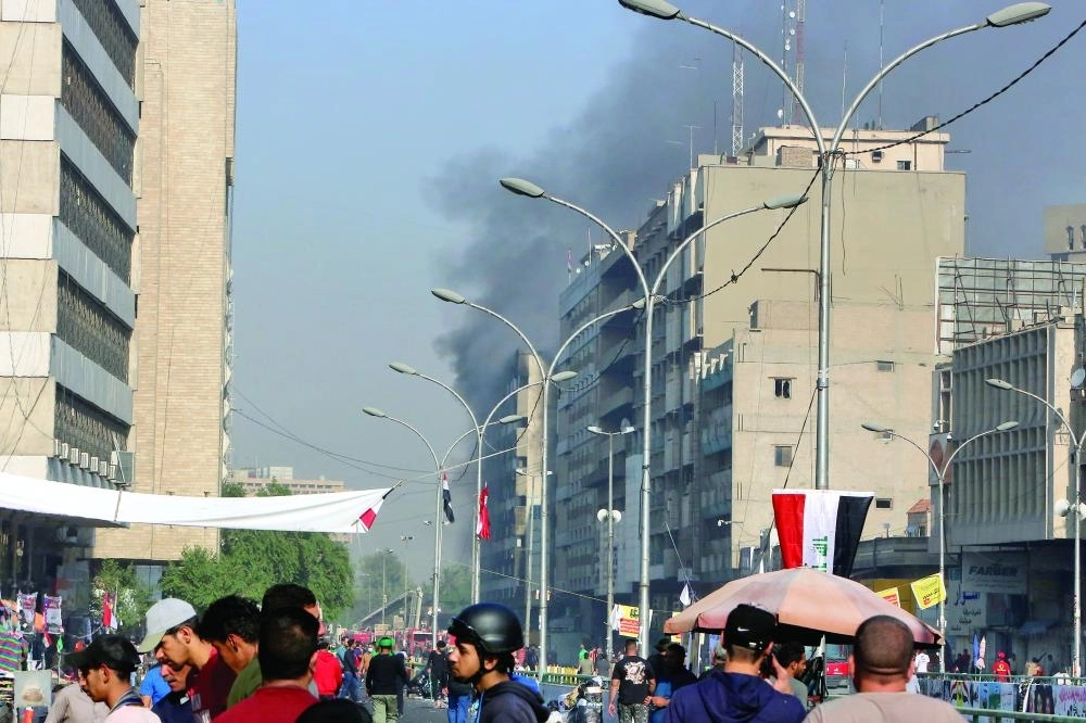 وزارة المالية المحترقة في العراق                      (أ ف ب)