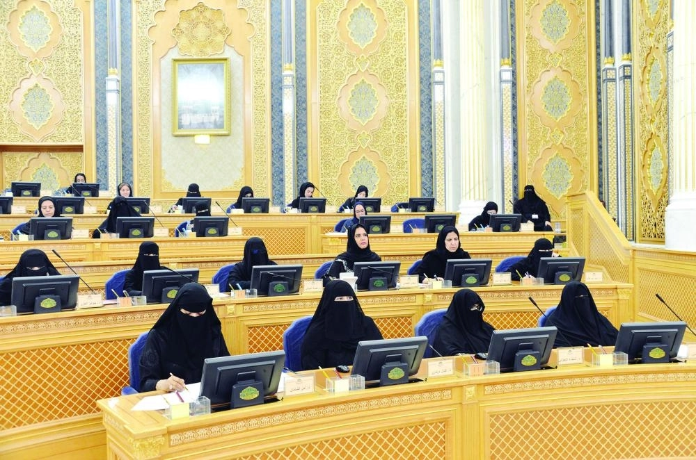 من جلسة الشورى أمس   