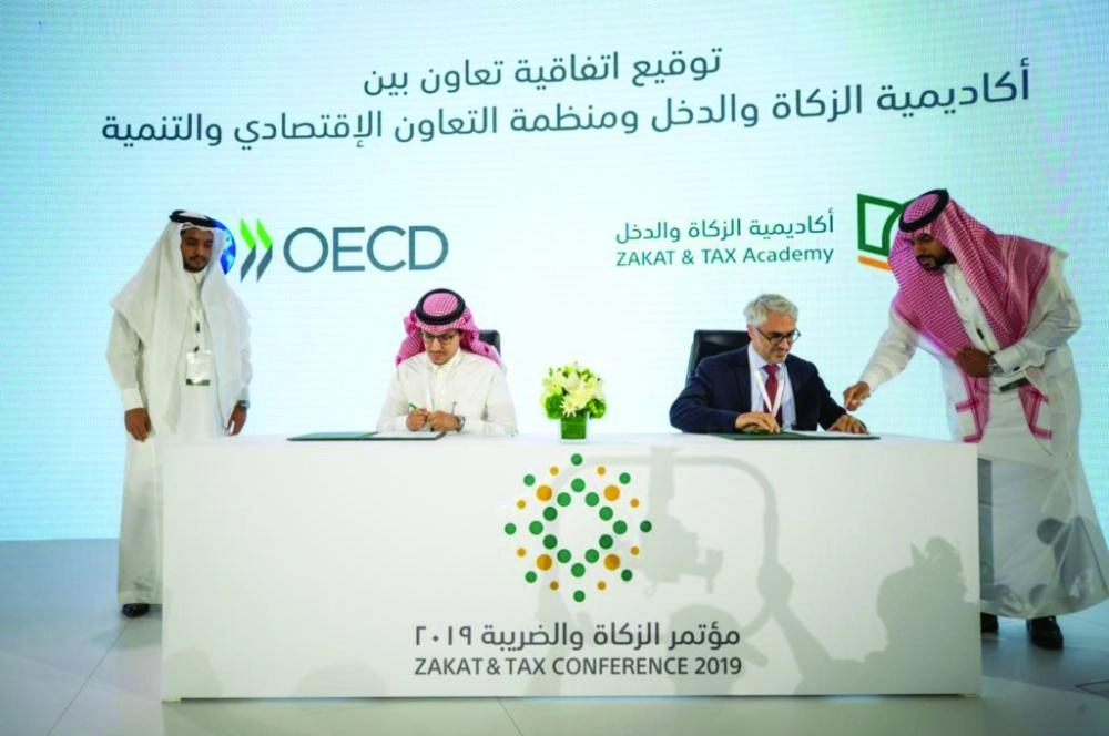 خلال توقيع اتفاقية مع منظمة التعاون (الزكاة)