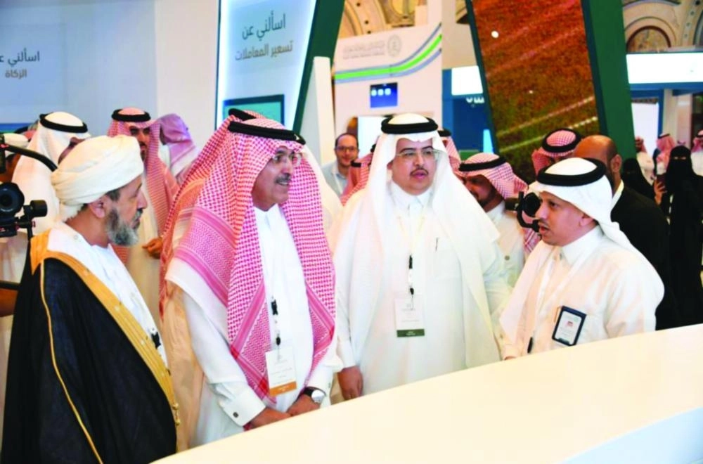 






الجدعان في جولة بالمعرض                     (الزكاة)