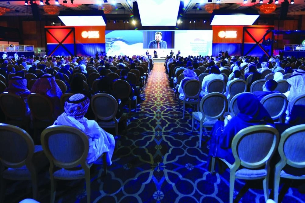 من حضور الجلسة (مسك)