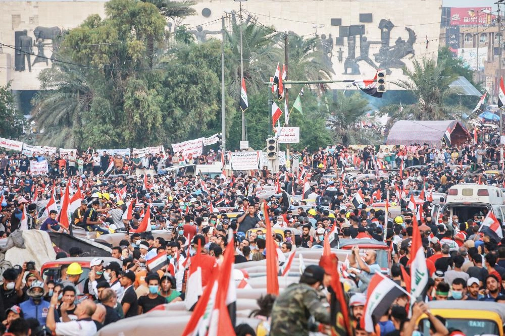 






عراقيون يحتجون على تدخلات إيران                                 (د ب أ)