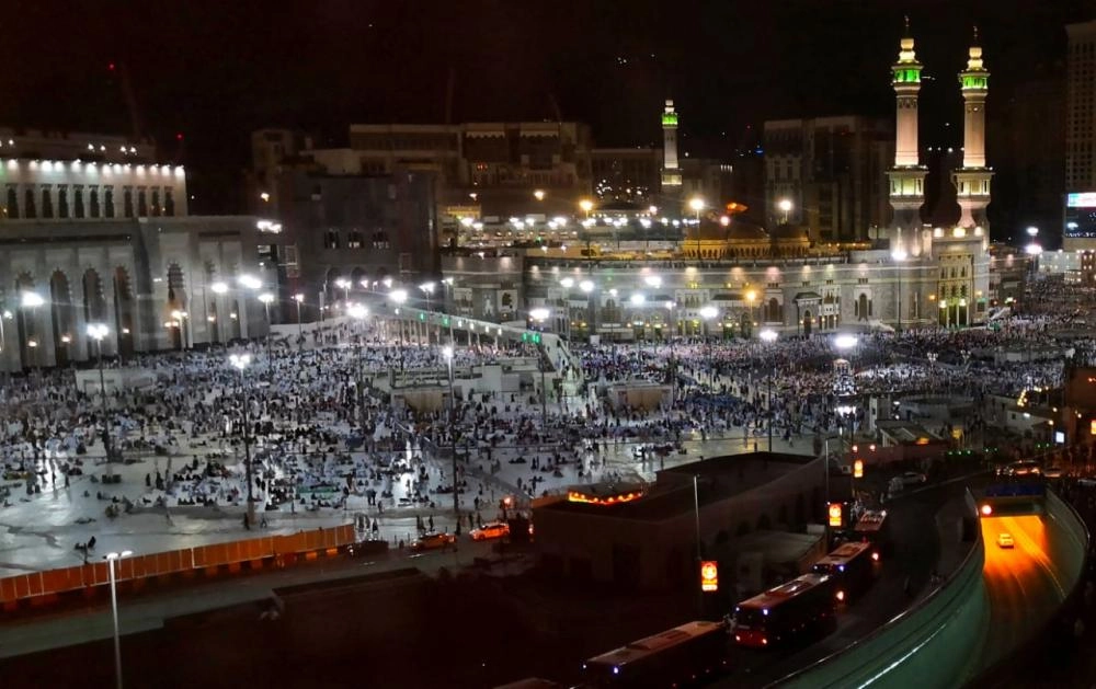 منظر ليلي من ساحة المسجد الحرام (أنس الحارثي)