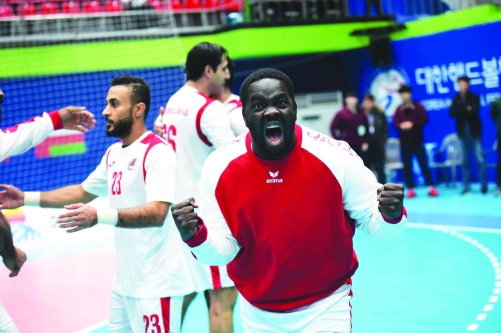 احتفاء اللاعبين والجهاز الفني بالتأهل للنهائي الآسيوي أمس في كوريا الجنوبية                                                   (إعلامي الوحدة)