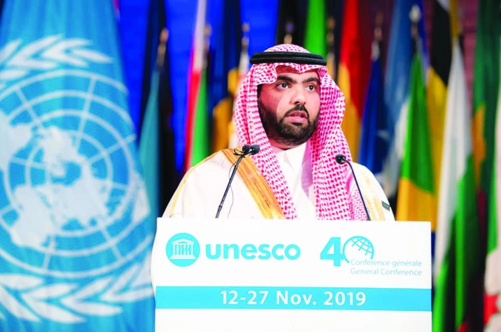 بدر بن فرحان متحدثا بمؤتمر اليونسكو أمس                                                                    (مكة)