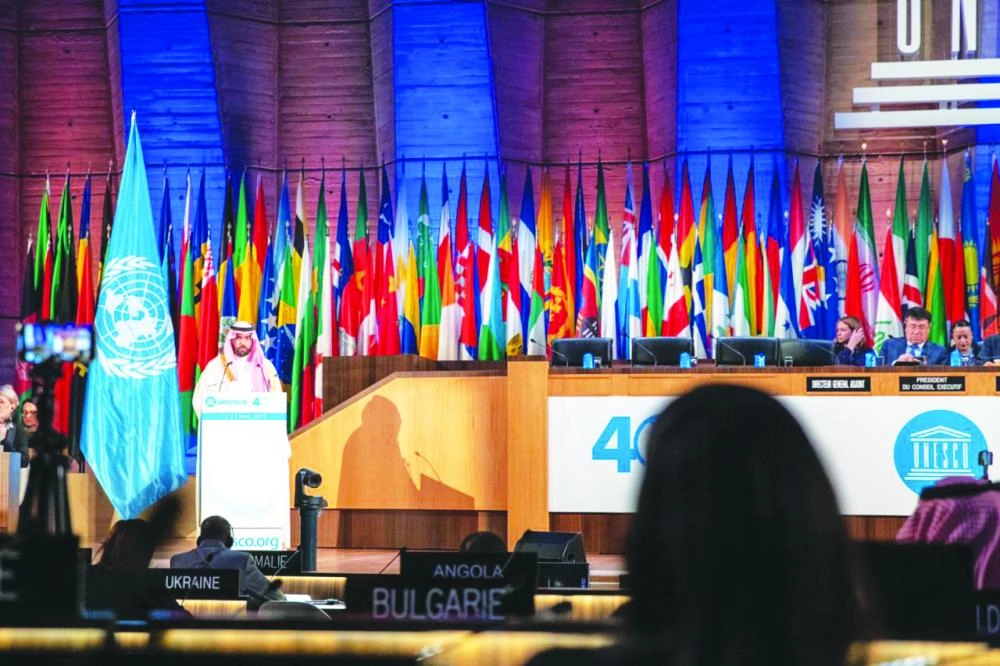 بدر بن فرحان متحدثا بمؤتمر اليونسكو أمس                                                                    (مكة)