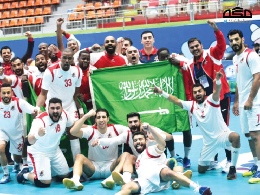 احتفاء اللاعبين والجهاز الفني بالتأهل للنهائي الآسيوي أمس في كوريا الجنوبية                                                   (إعلامي الوحدة)