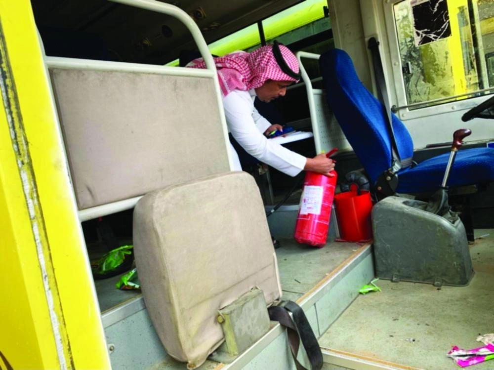 






فحص إحدى الحافلات        (مكة)