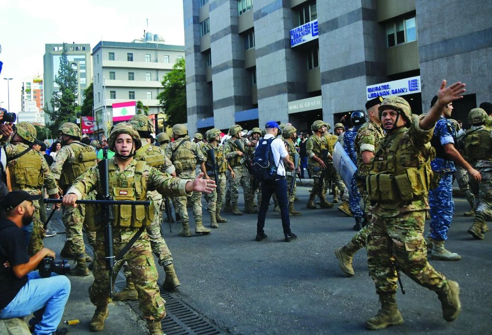 الأمن اللبناني يواجه المتظاهرين (د ب أ)