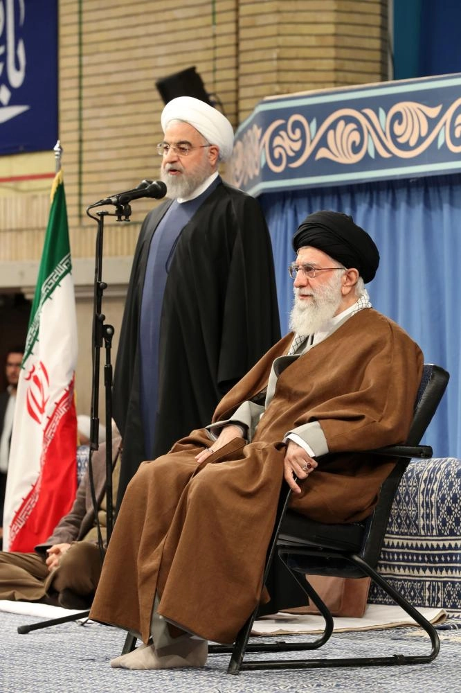 






خامنئي وروحاني.. عداء تخفيه العمائم                        (د ب أ)