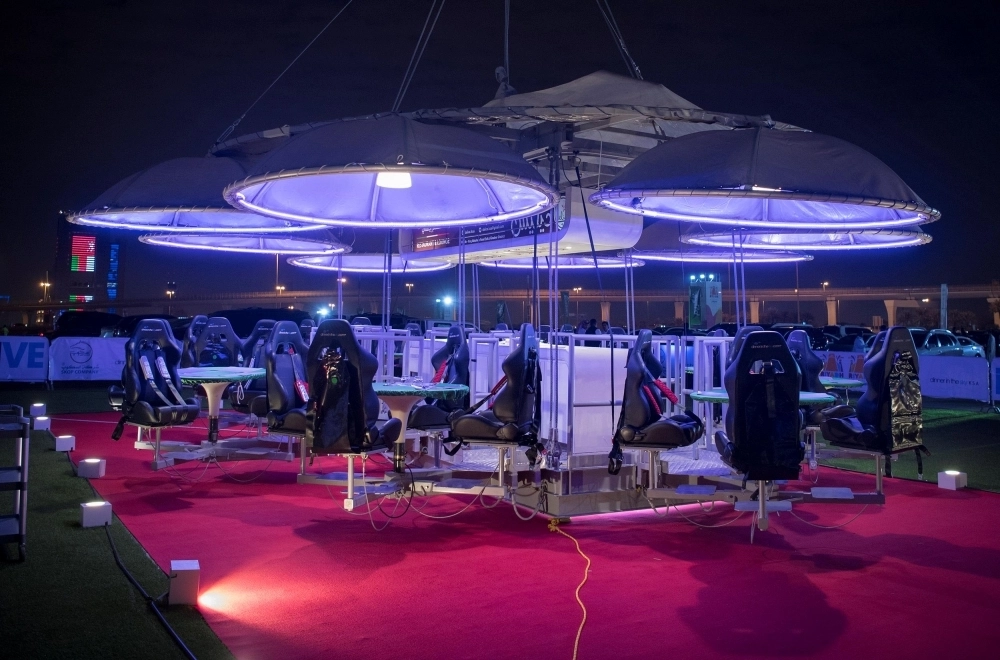 زوار في المطعم المعلق في ونتر وندر لاند الرياض                                                           (واس)