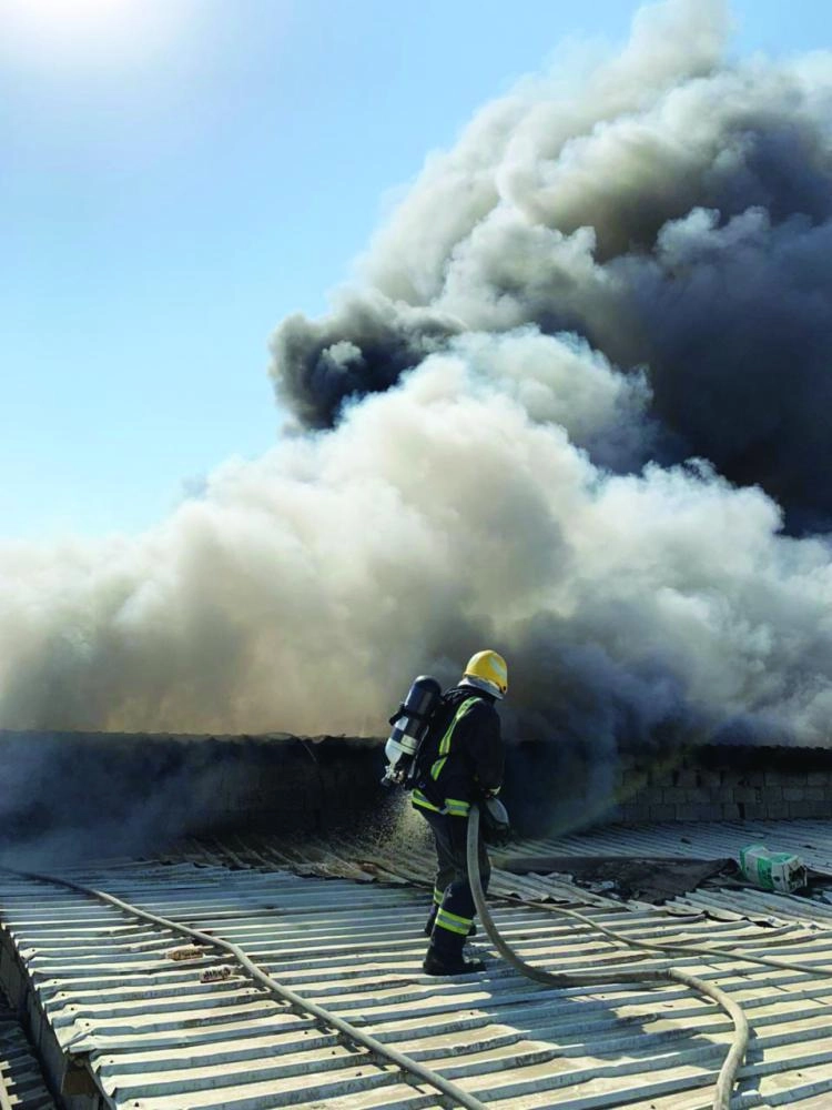 فرق الدفاع المدني خلال مباشرة الحريق (مكة) 