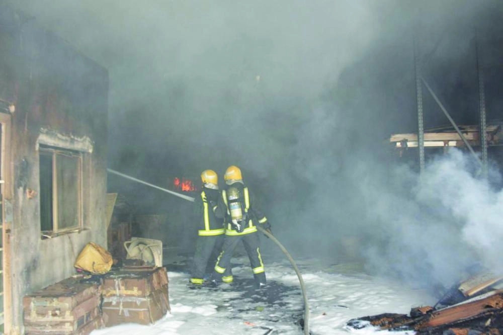 فرق الدفاع المدني خلال مباشرة الحريق (مكة) 