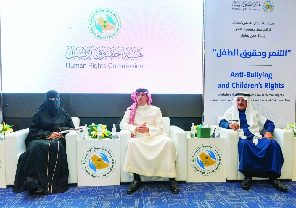 






عواد العواد خلال تدشينه الورشة                                          (مكة)