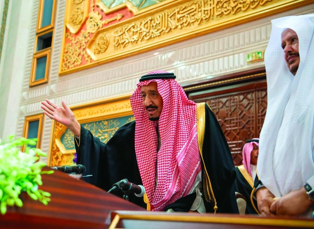 الملك سلمان خلال افتتاحه أمس أعمال السنة الرابعة من الدورة السابعة لمجلس الشورى 