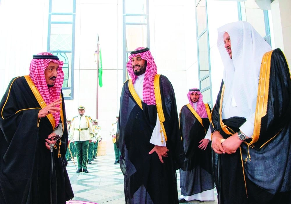 الملك سلمان خلال افتتاح أعمال السنة الرابعة من الدورة السابعة للشورى بحضور ولي العهد                                                                                       (واس)