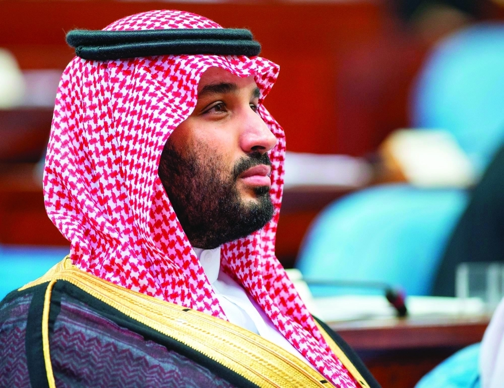 الملك سلمان خلال مخاطبته أمس مجلس الشورى بحضور ولي العهد                               (واس)