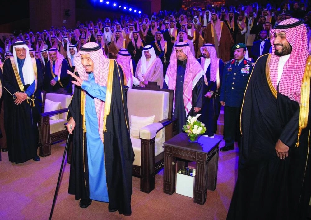 خادم الحرمين وولي العهد خلال حفل وضع حجر الأساس لمشروع بوابة الدرعية (واس)