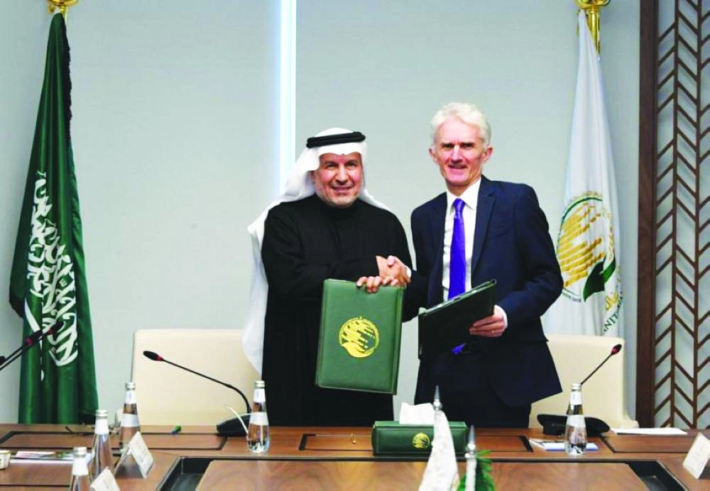 






الربيعة ولوكوك بعد توقيع عقد الـ500 مليون دولار     (واس)