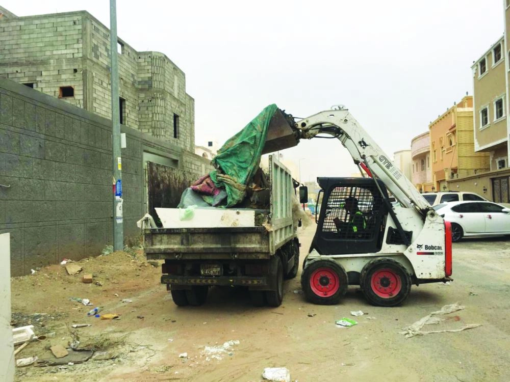 من أعمال إزالة الأنقاض   (مكة)